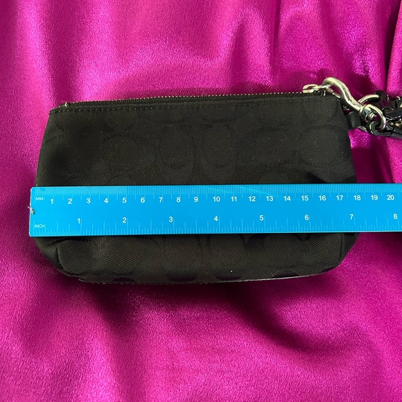 Vintage Coach Wristlet - Picture 4 of 4